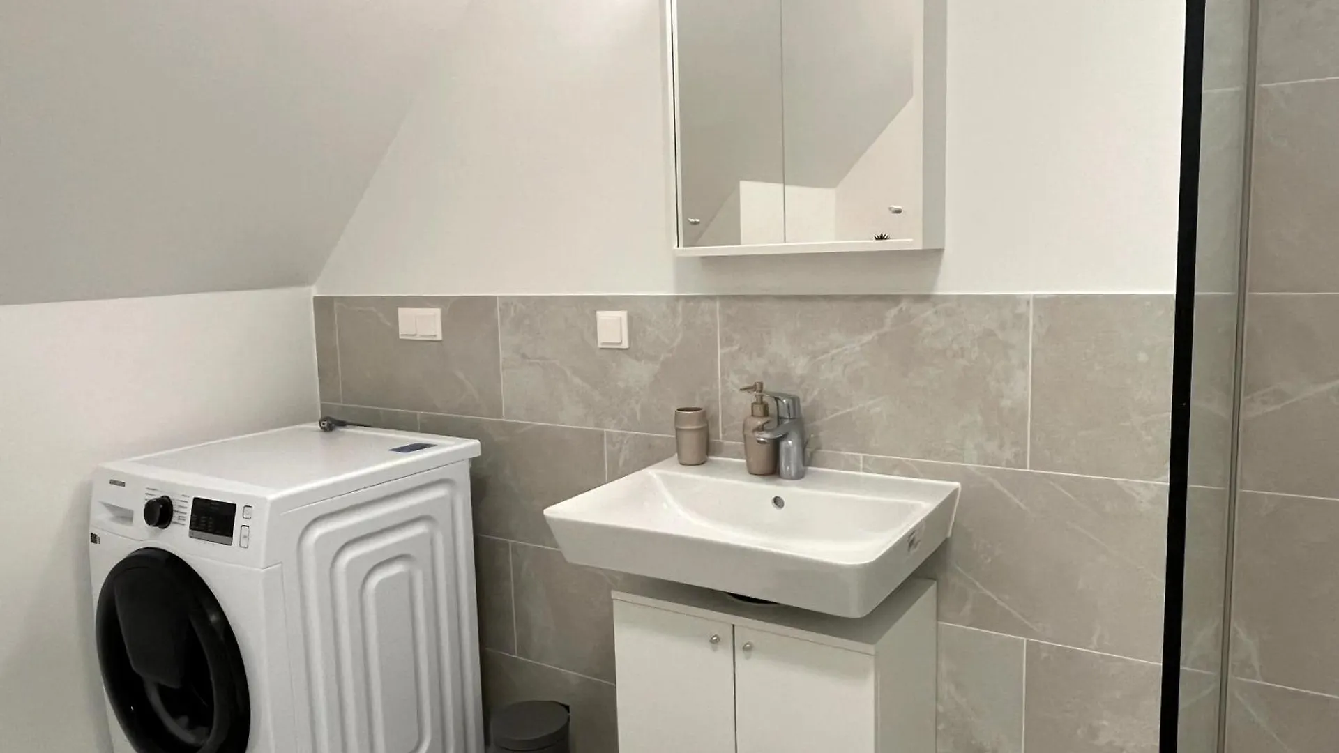 Free Parking / Brandnew With Air Condition And Balcony Viena 0*,  Austria